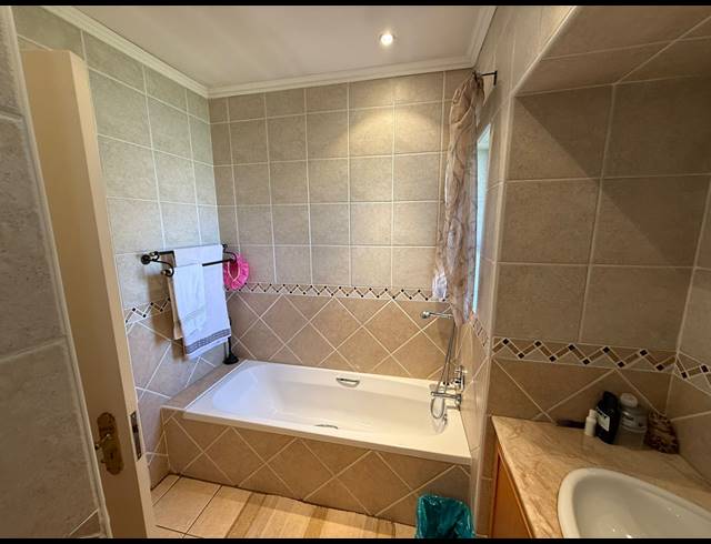 3 BEDROOM HOUSE TO LET IN VANDERBIJLPARK SE 4